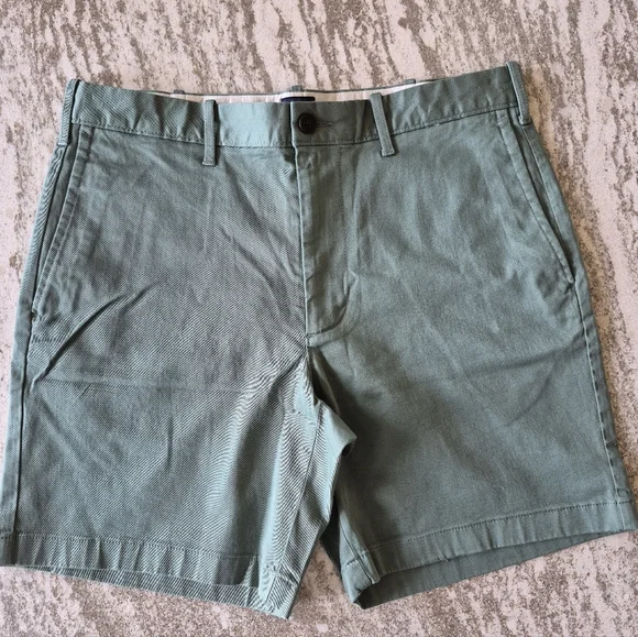 J. Crew Men's Flex Chino Short Waist Size 33" - Picture 2 of 2